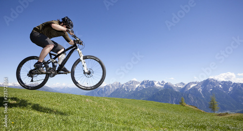 Fototapeta Naklejka Na Ścianę i Meble -  Mountainbike Sprung Speed
