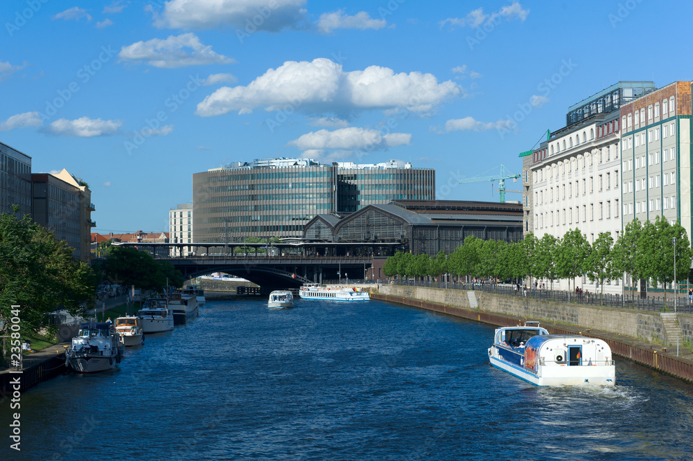 Fototapeta premium Friedhofstrasse train station