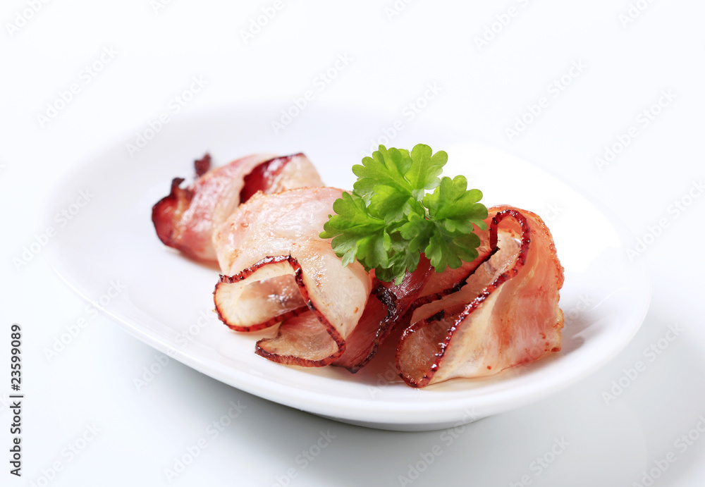 Cooked bacon strips
