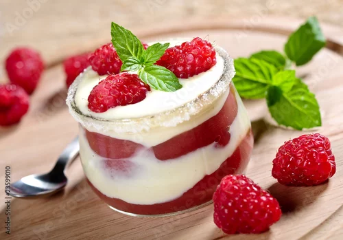 Obraz  z motywem himbeer dessert im glas