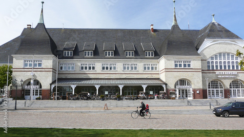 Das Kurhaus in Westerland mit Rathaus und Spielcasino photo