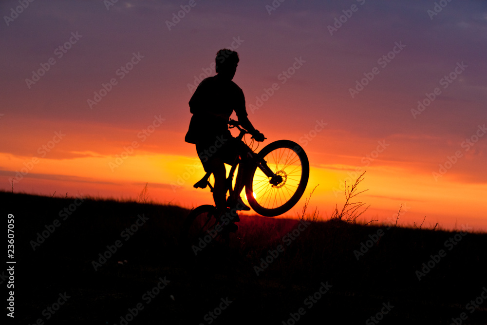 Obraz premium summer cyclist