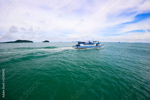 Fototapeta Naklejka Na Ścianę i Meble -  In the tropical sea. Thailand