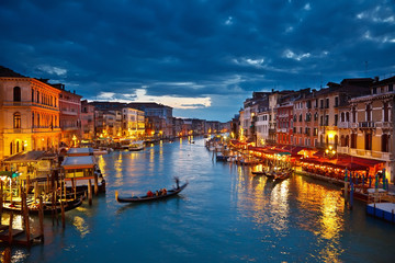 Wandcirkels Venetië Verlichte Canal Grande in de avond  © sborisov