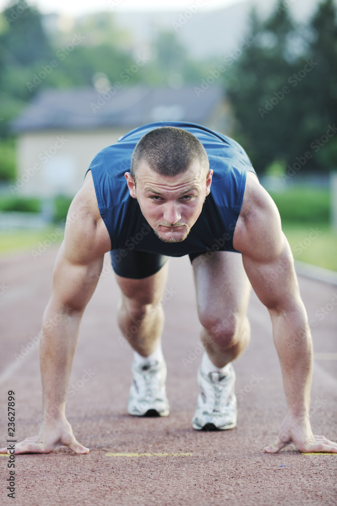 Obraz premium young athlete on start
