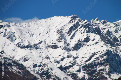 ヒマラヤ山脈と青空 © lanx