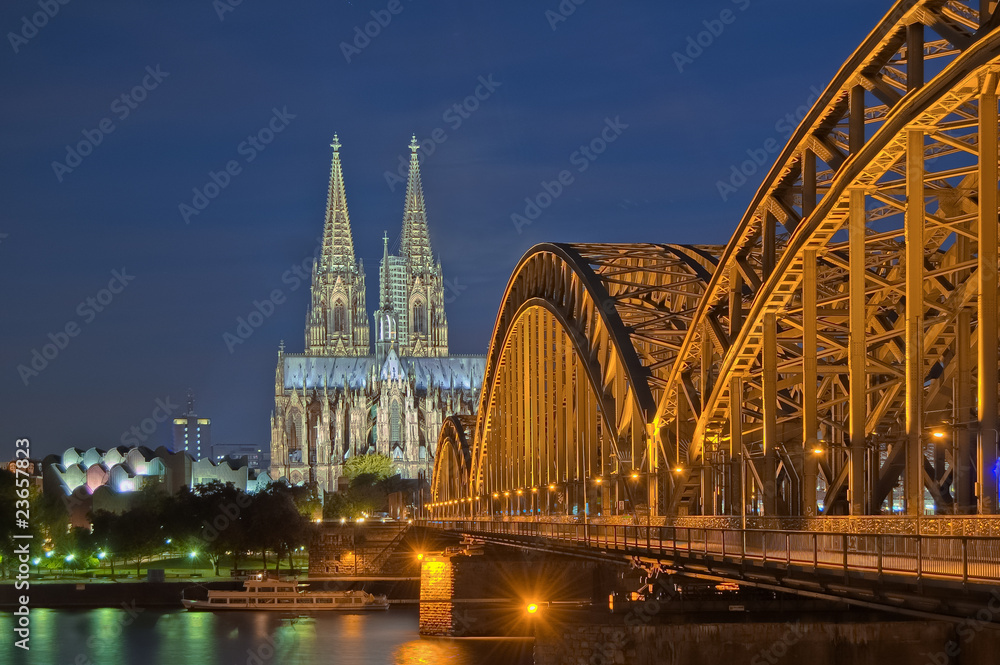 Dom zu Köln mit Hohenzollernbrücke