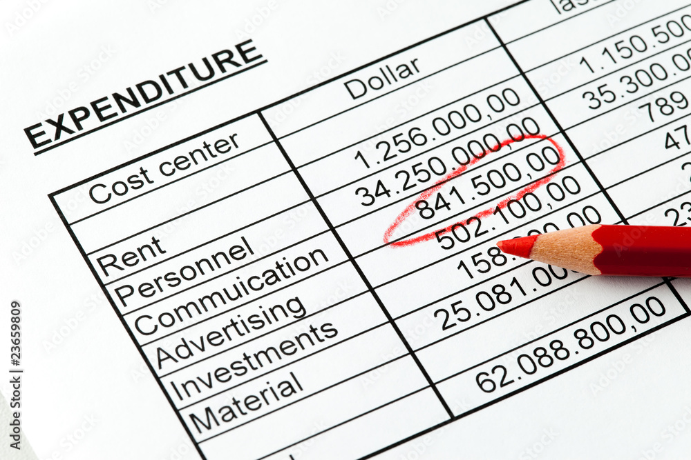 Zahlen einer Statistik mit Rotstift. Amerikanisch. Zahlen einer Statistik mit Rotstift. Amerikanisch.