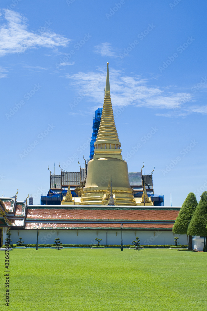 Fototapeta premium Golden Pagoda and Renovation Pagoda