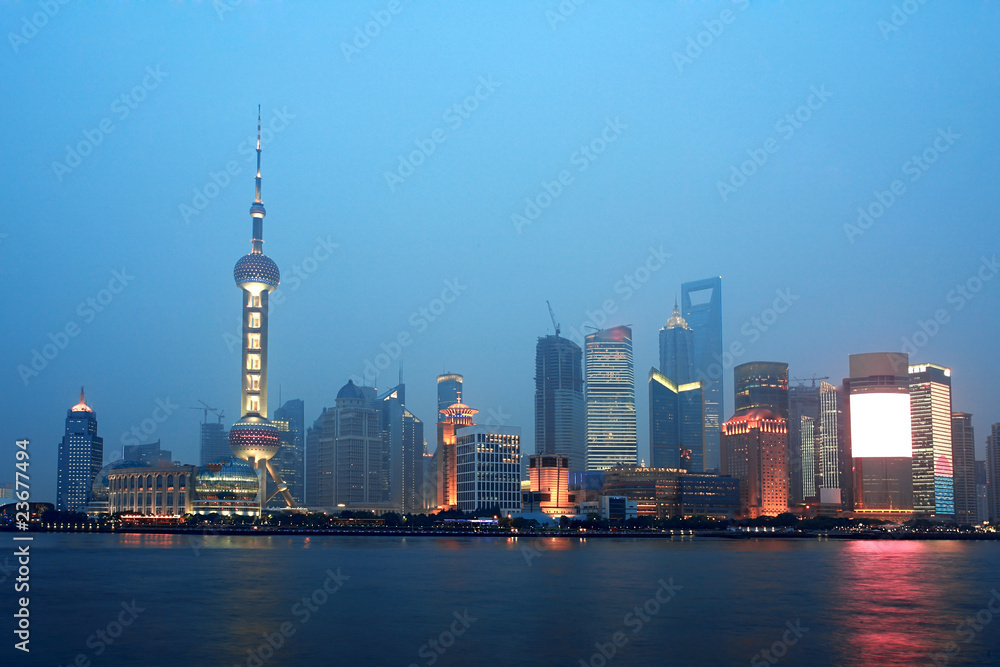 Fototapeta premium view of the Shanghai Oriental Pearl in the evening
