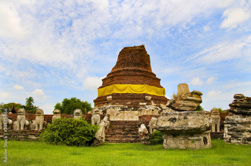 old destroyed lions temple, ayutthaya (thailand) old destroyed lions temple, ayutthaya (thailand)