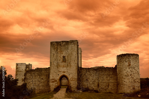 Φωτογραφία le chateau de puivert en feu