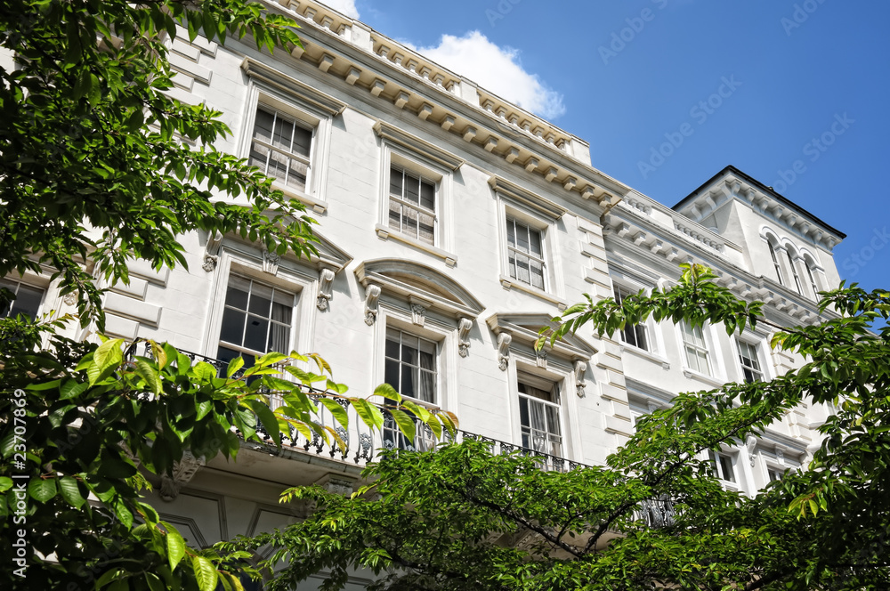 Naklejka premium Elegant apartment building in Notting Hill, London.