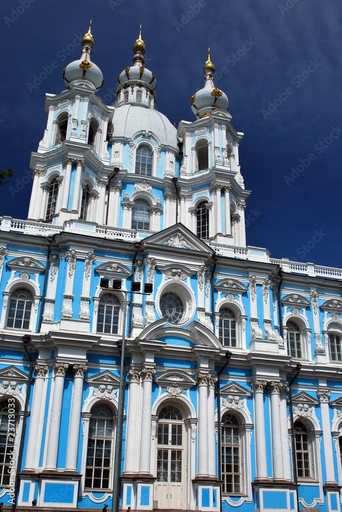 La façade de la cathédrale de Smolny