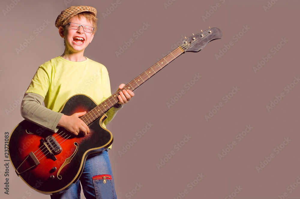 Obraz premium The boy with a guitar