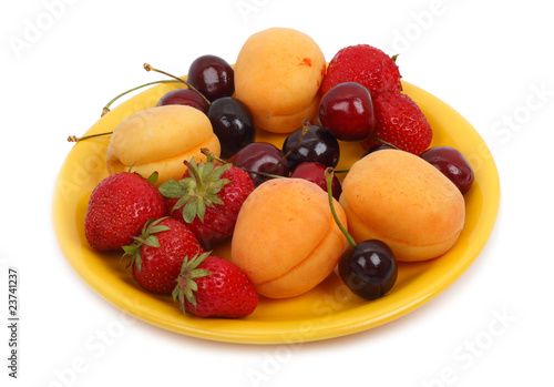 Fototapeta Naklejka Na Ścianę i Meble -  Fruits on the yellow plate