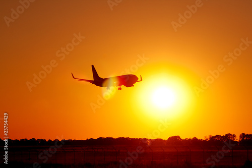 Flugzeug im Sonnenuntergang © lptrcks