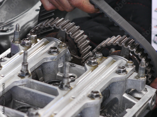 Replacement of camshaft timing belt