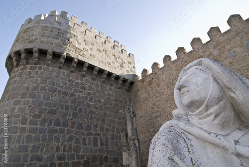 Estatua de Santa Teresa en Avila.