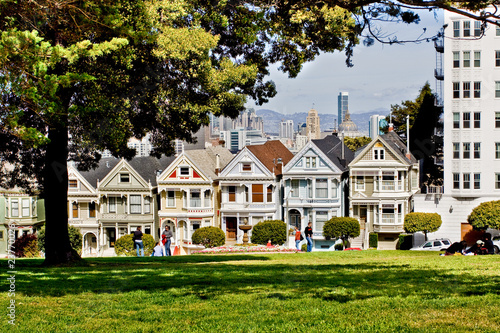VICTORIAN HOUSES PAINTED LADIES