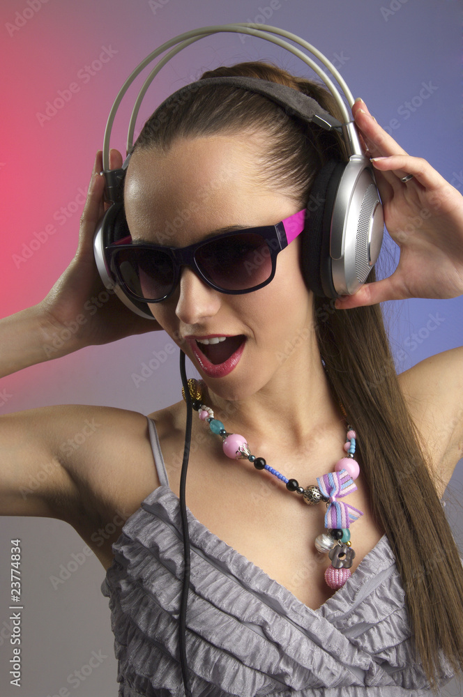 Naklejka premium Beautiful woman listening music