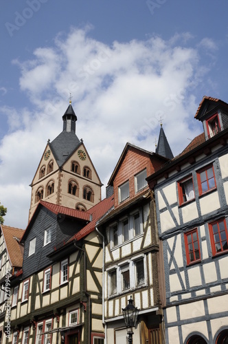 Fachwerkhäuser und Marienkirche in Gelnhausen © Fotolyse
