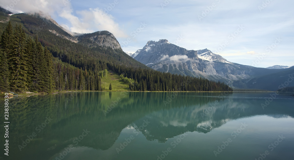 Naklejka premium Emerald Lake