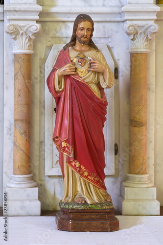 Statue de Jésus Christ dans une église de Provence