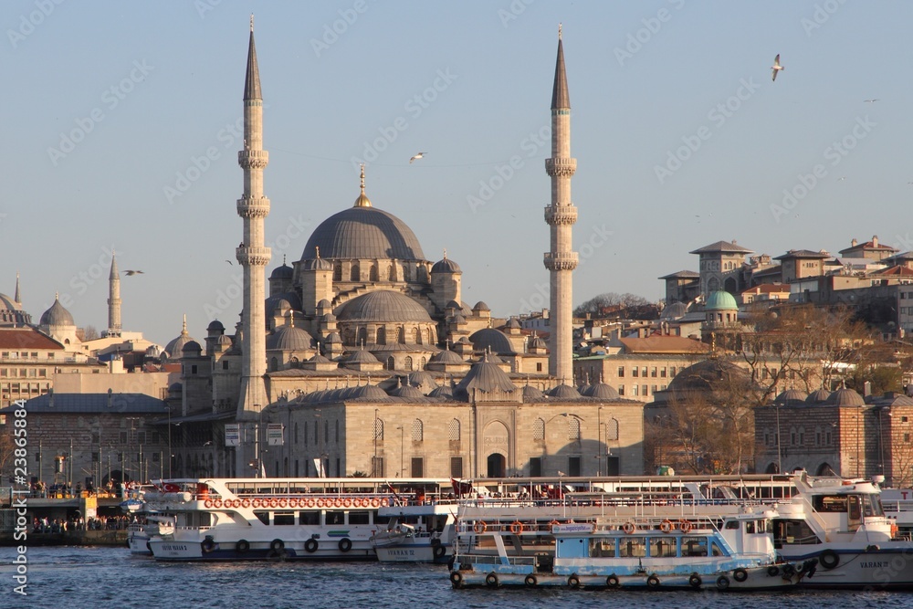 Fototapeta premium Istanbuls New Mosque from the sea