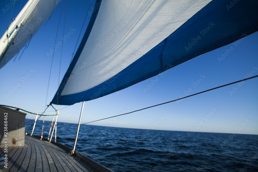 Obraz premium Sailing away