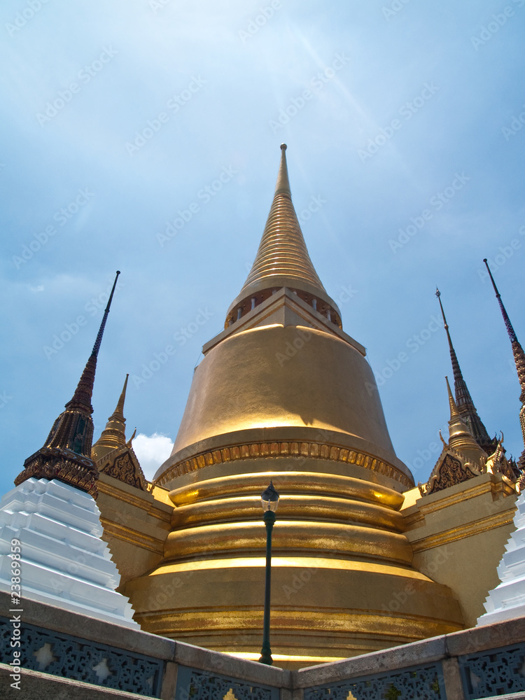 Fototapeta premium Phra Sri Ratana Chedi