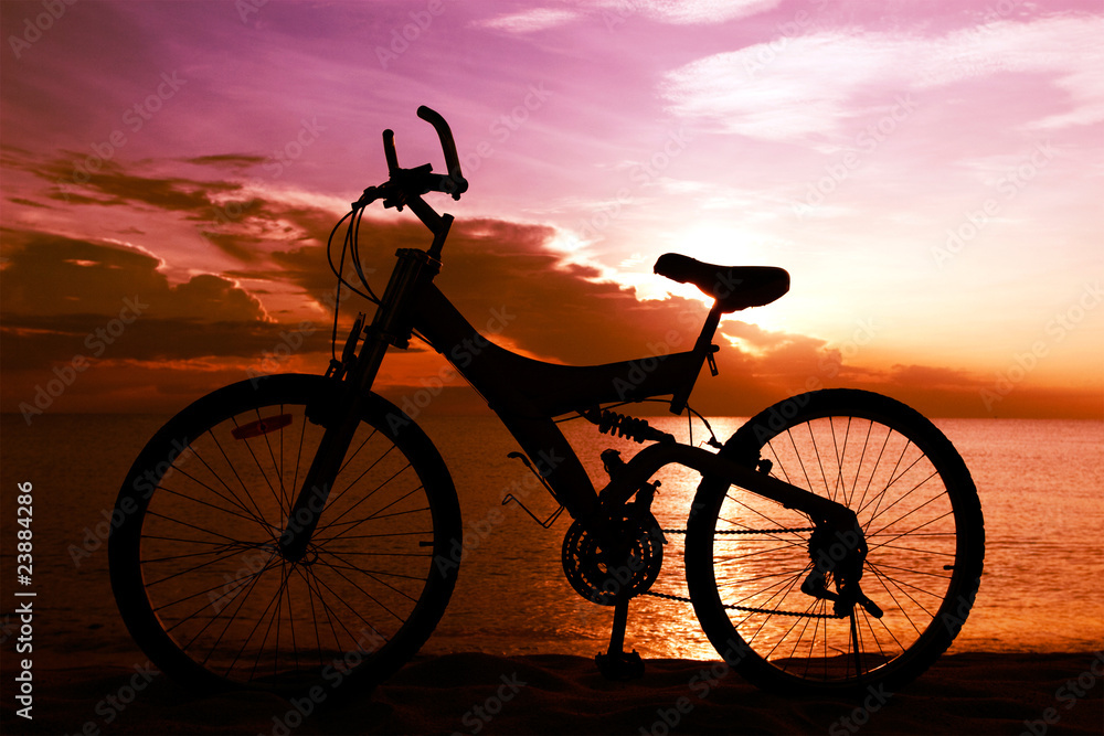 Fototapeta premium Silhouette of a Bike on the Beach