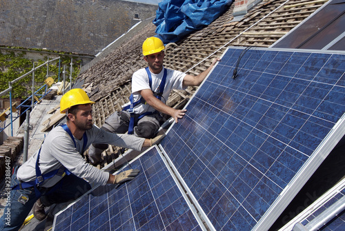 poseurs panneaux photovoltaïques photo