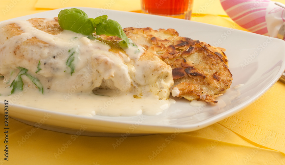 Gefüllte Hühnerbrust mit Kohlrabischnitzelchen Gefüllte Hühnerbrust mit Kohlrabischnitzelchen