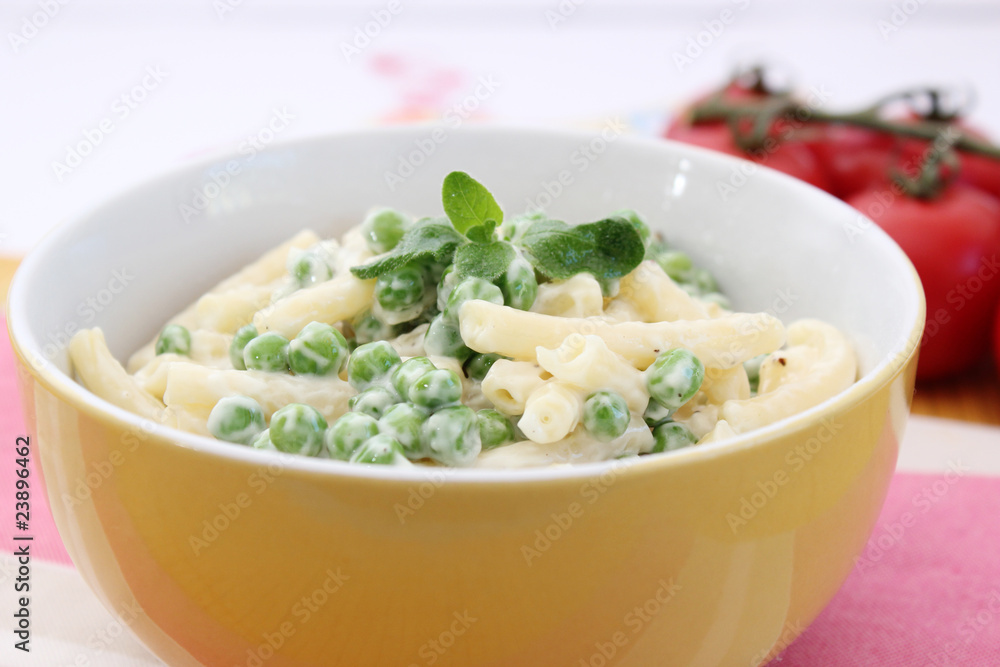 Nudelsalat mit Erbsen Nudelsalat mit Erbsen