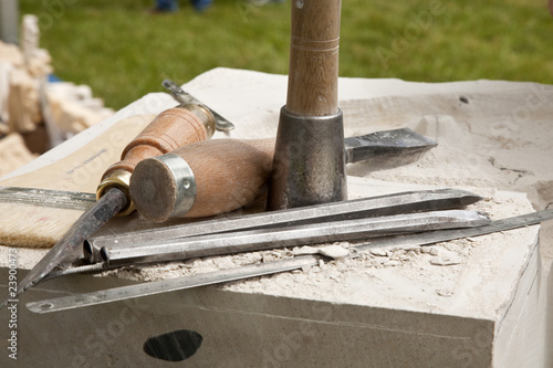 Bild auf Leinwand Outils de sculpture sur pierre