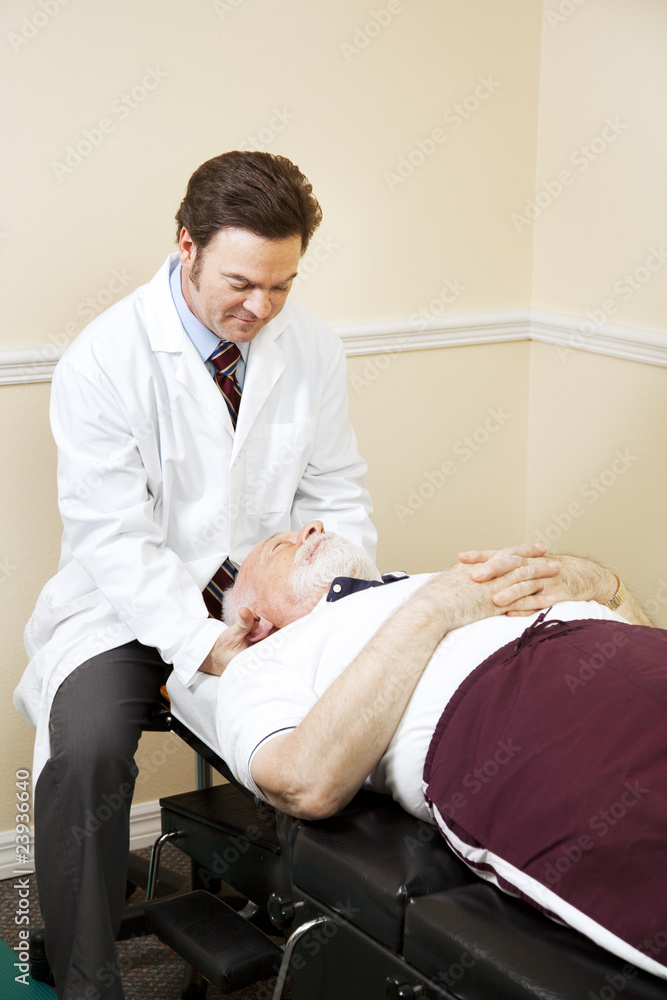 Obraz premium Caring Chiropractor