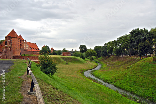 Landschaft mit Burg und Fluss, Marienburg, Polen