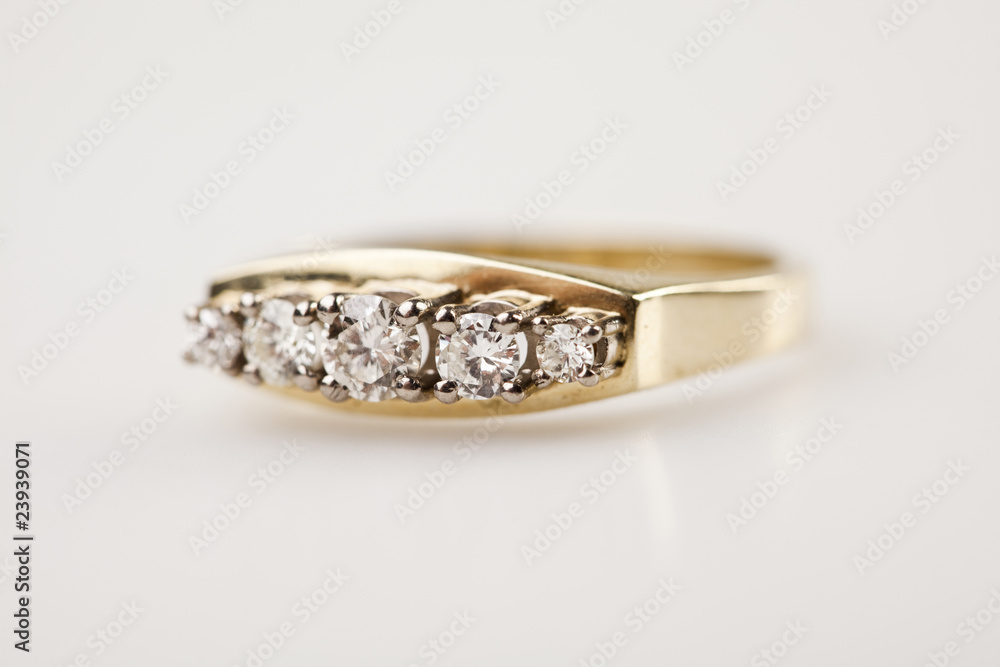 Ring a white background Ring a white background