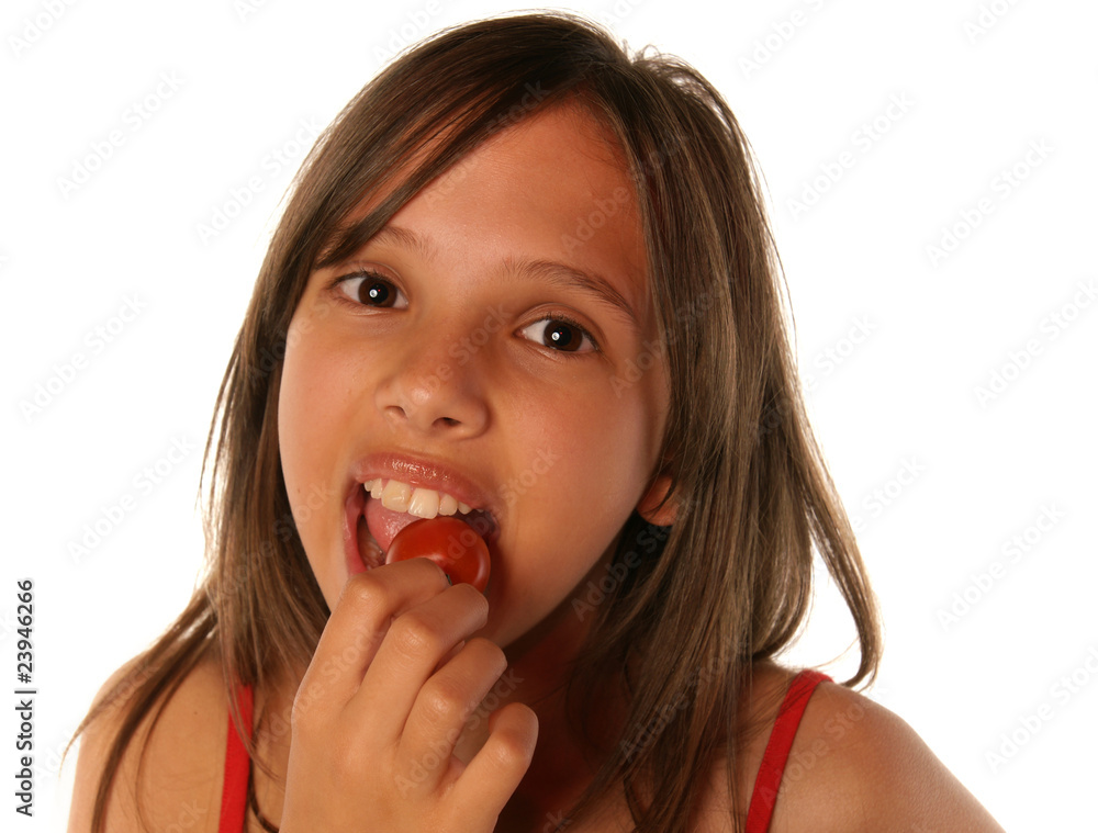 croquer une belle tomate cerise bio croquer une belle tomate cerise bio