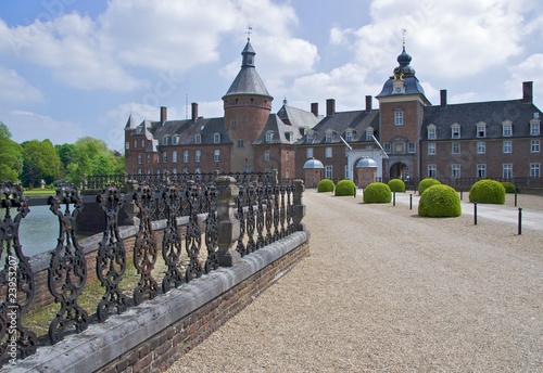Driveway with watchhouses and drawbridge, Anholt castle