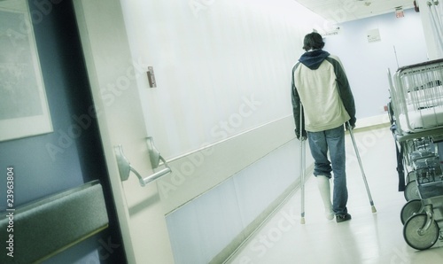 Fotografia Man With Crutches