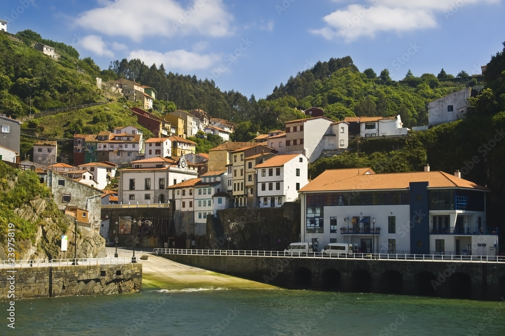 Pueblo costero en Asturias