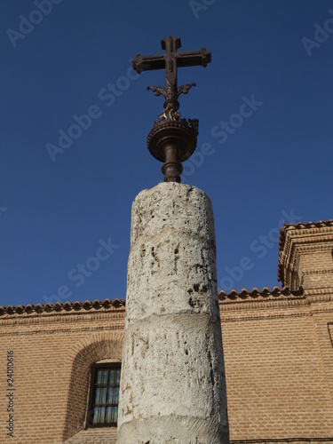 Cruz y Monasterio de las Clarisas en Toro (Zamora) photo