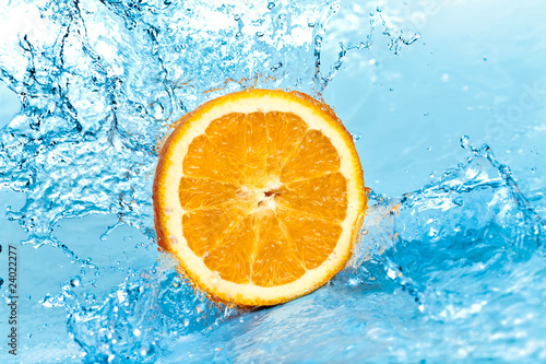 Fototapeta Naklejka Na Ścianę i Meble -  orange and water