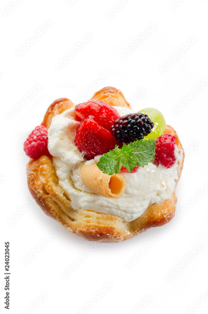 fruits pastry - dessert alla frutta con panna fruits pastry - dessert alla frutta con panna