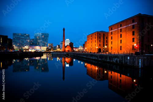 Albert Dock liverpool at night