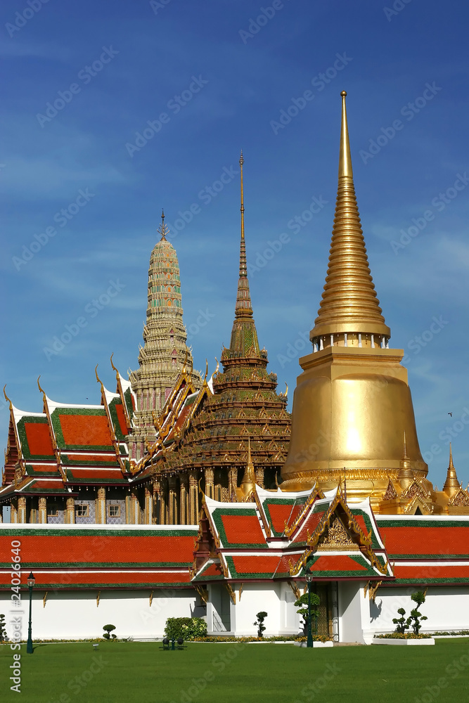 Fototapeta premium Grand palace in bangkok, thailand