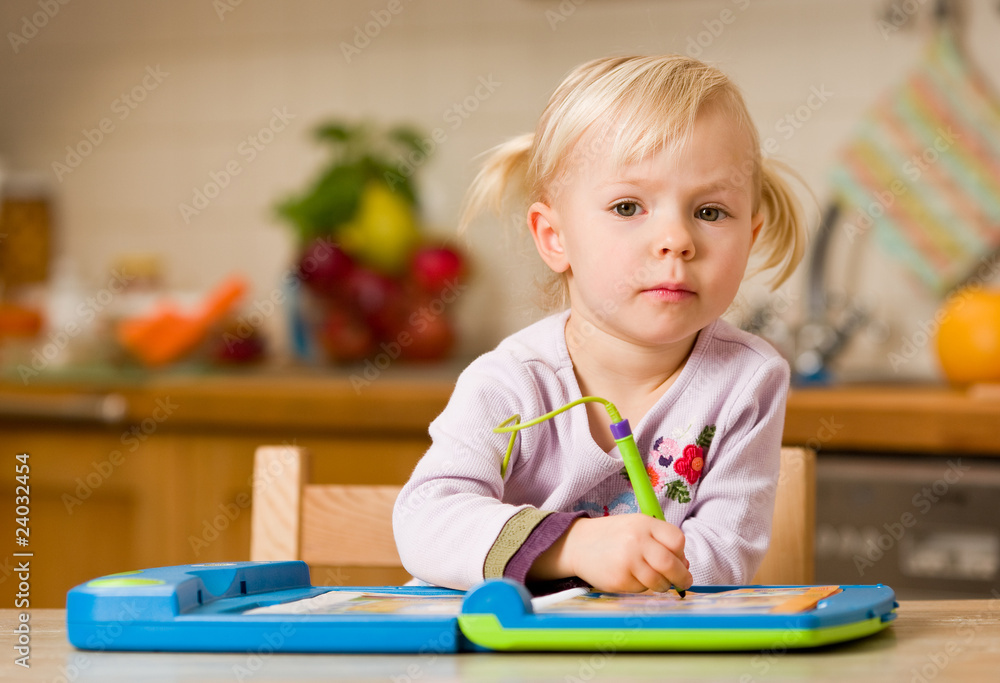 girl playing with toy computer - obrazy, fototapety, plakaty 
