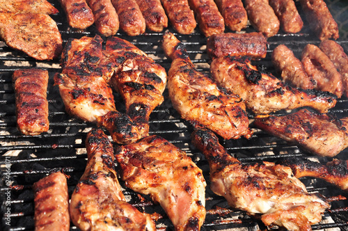 Bild auf Leinwand Up-Front view of the grilled food